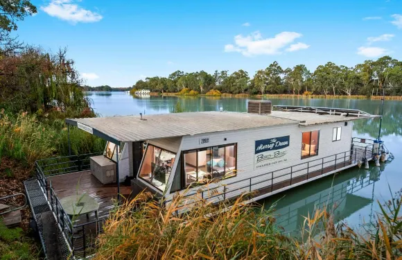 Boats and Bedzzz船屋民宿