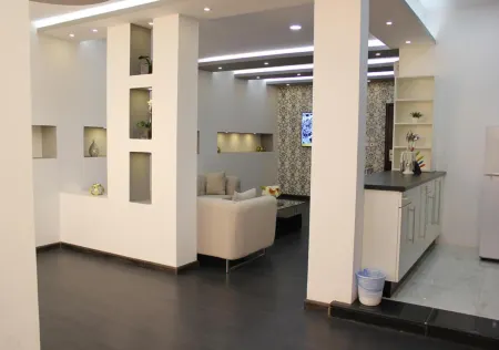 Orient House Отели в г. Хэйл