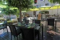 Logis Hôtel le Pressoir Отели в г. Аржелье