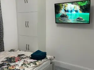 3 Bedroom Whalley Aparthotel
