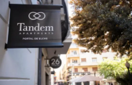 愛爾切門户的雙人自行車