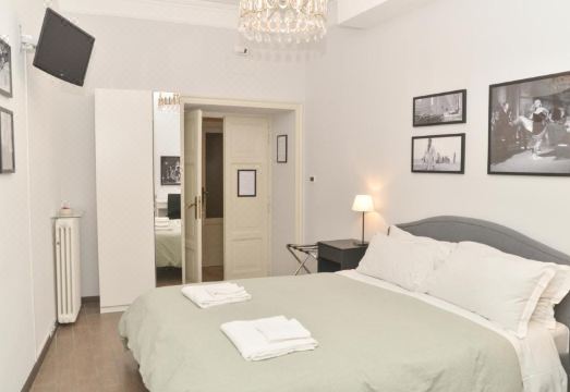 로마 거리와 게스트하우스 외관