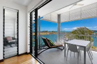 The Boathouse Apartments - Mountain view