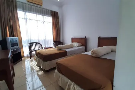 Hotel Akbar Banyumas RedPartner Отели в г. Kroya