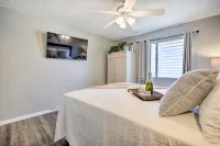 Sunny Central Condo Lanai and Community Pool Access