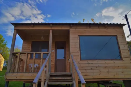 Villaggio Mirzaani Resort Отели рядом с достопримечательностью «Монастырь Бодбе»