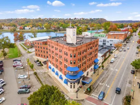 Lafayette Hotel Marietta Отели рядом с достопримечательностью «Больница Мариетта Мемориал»