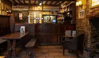 Hunters Hall Inn by Greene King Inns - ที่มีบาร์