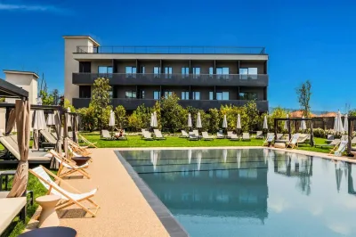 Como Hills Hotel Hotel in zona Parco Spina Verde - Scala del Paradiso