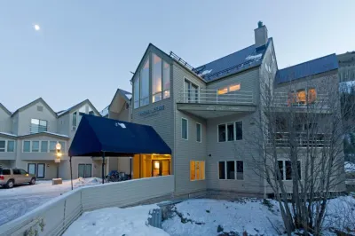 Viking Lodge 103 by AvantStay Stunning Condo w Communal Pool