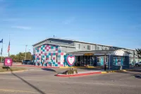 Dragonfly Inn & Suites