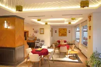 Jolnar Garden Hotel