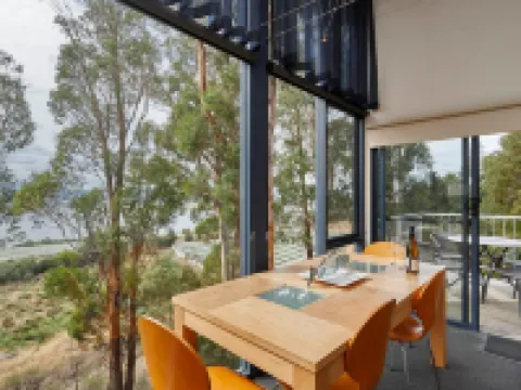 Tamar River Apartments Hotels in Lanena