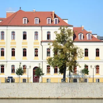 Wenderedu Business Center Hotels near National Museum