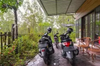 RedDoorz @ Apache Camp Hotels in Tulungrejo