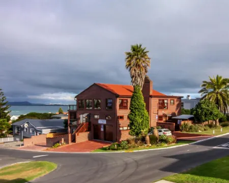 White Shark Guest House Hotels in Gansbaai