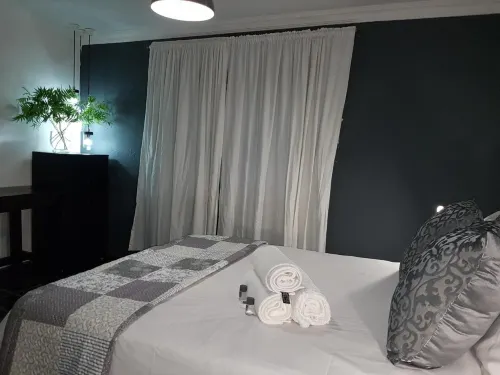 44 on Ennis Guest Lodge and Restaurant -