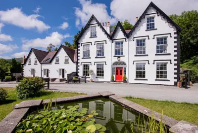 Coed Mawr Hall Bed & Breakfast Hotels near Oasis Christian Centre