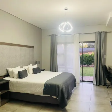 Manor Hills Guest Lodge