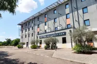 Hôtel des Lumières Lyon Meyzieu Arena Stadium Hotels in Meyzieu