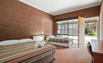 The Harrietville Snowline Hotel