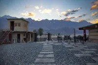 Baltistan Fort Skardu Resort Hotels in Скарду