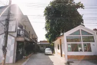 Sleepy House Chiang Rai Hotels in Chiang Rai