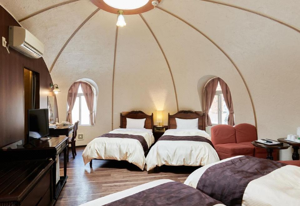 아소 팜 랜드의 돔형 숙소 외부 전경입니다.