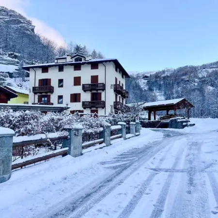 Cervinia House - Alpine Apartments & Chalet