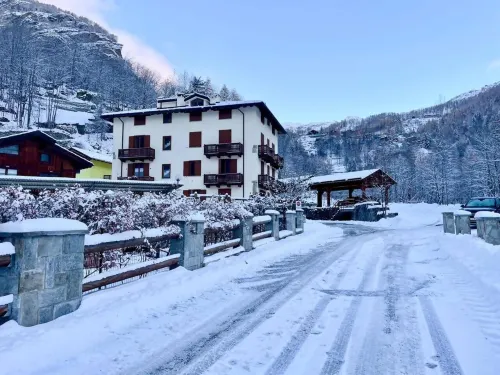 Cervinia House - Alpine Apartments & Chalet - 溫泉