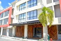 Iconic Suites & Pods Hotel Hotels near MAPS Perak
