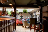 Cromwell Arms Country Pub with Rooms - Wifi