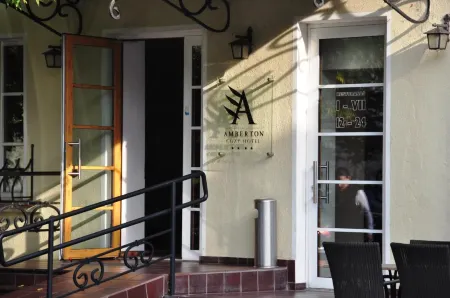 Amberton Cozy Hotel Kaunas Отели рядом с достопримечательностью «Костел Воскресения Христа»