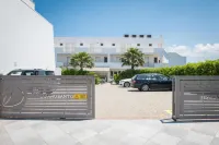 布爾迪西多諾桑託公寓酒店 - 停車場
