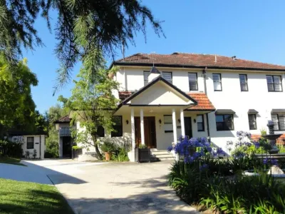 St Raphael Hotels near Leura