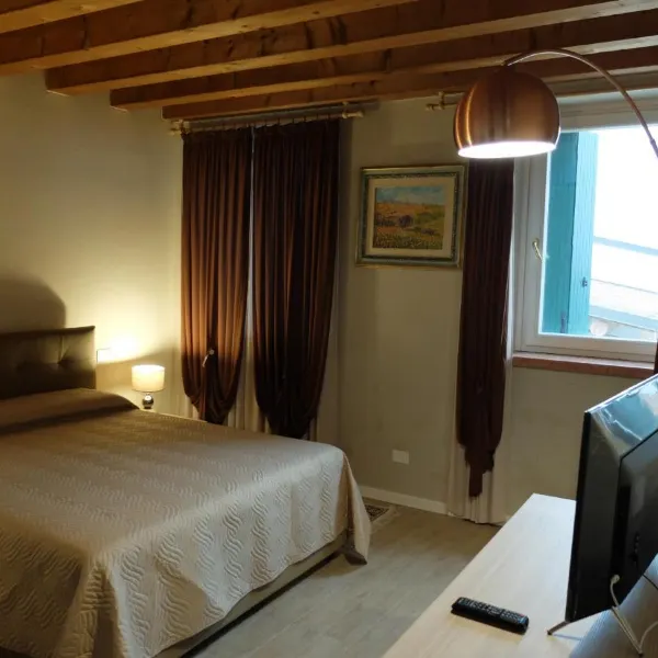 The Outhouse - Ground Floor Studio - Housity