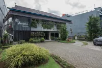 RedDoorz Syariah Plus @ Banjarbaru فنادق في Guntung Payung