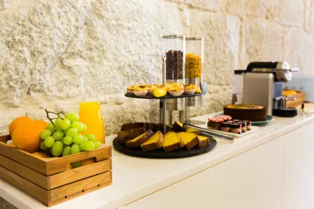 BO - Álvares Cabral GuestHouse Отели рядом с достопримечательностью «Церковь Святого Мартина Седофейта»