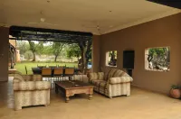 Ukutula Lion Lodge - Lodges