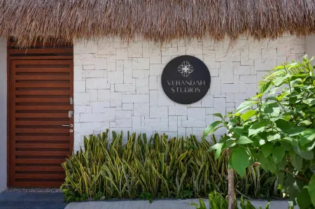 Verandah Studios Отели рядом с достопримечательностью «Плайя Пунта Эсмеральда»