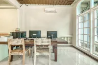 RedDoorz Plus Near Akademi Kepolisian Semarang 3 Hotels in Candisari