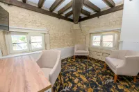 Logis Hotel du Parc فنادق في Lesmenils