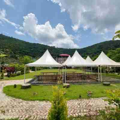 Shalom Farmhouse by the Hillside Hotel Exterior