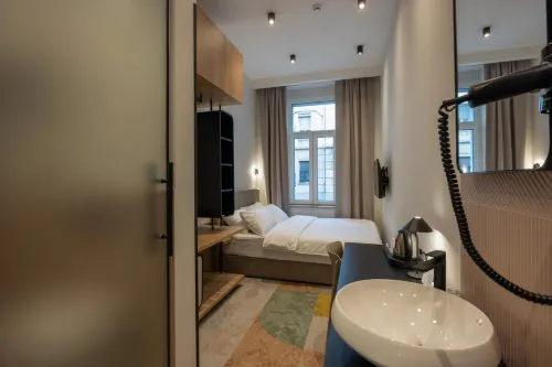 Hop Inn Rooms & Suites