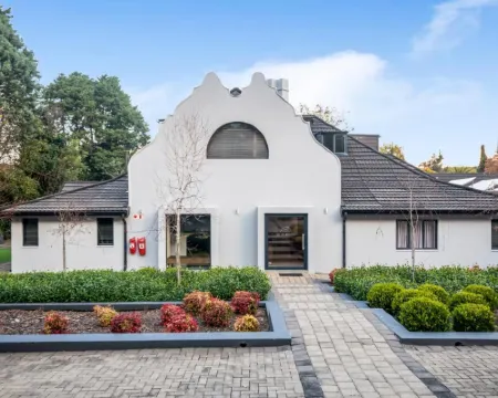 30 オン ホワイツ ゲストハウス ブルームフォンテーンのホテル