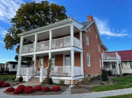 Red Caboose Motel & Restaurant