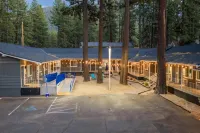 Adventure Lodge - Motels