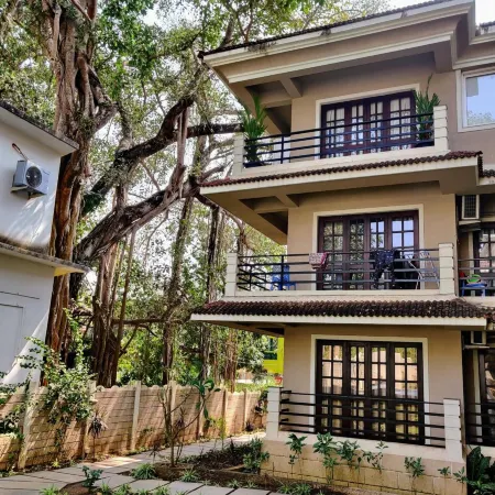 Woodside Retreat Serviced Apartments, 100 meters from baga river