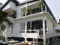 Arthur & Paul (Men Only Hotel)