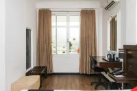 Sasha Transit Hotel - Balkoner